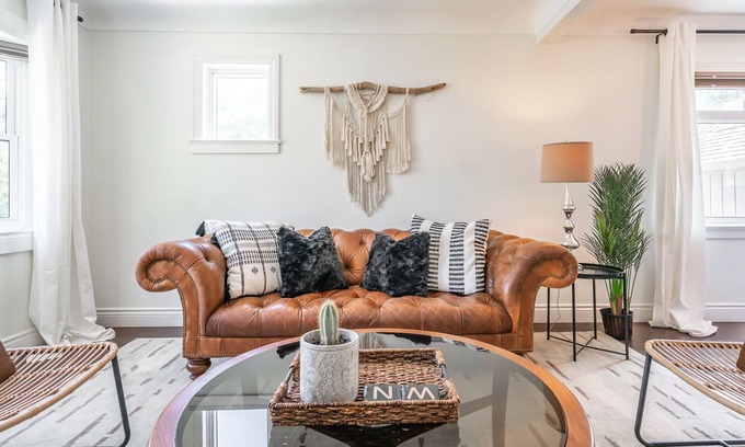 Niagara-on-the-Lake Casa | NEW! Boho Inspired Niagara Wine Country Private Home for 2
