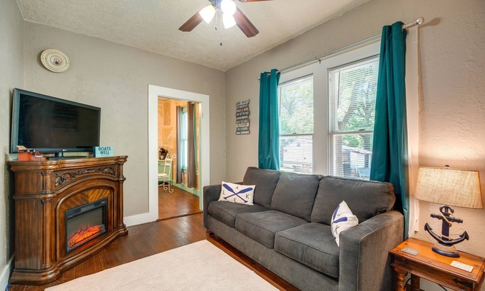 New Braunfels Cabaña | New Braunfels Vacation Rental on Lake Dunlap!