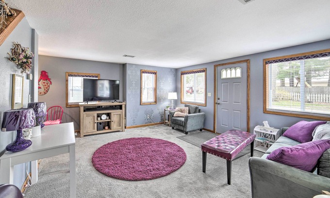 Brooklyn Cabaña | NEW! Bright Brooklyn Abode w/ Deck, Grill & Views!