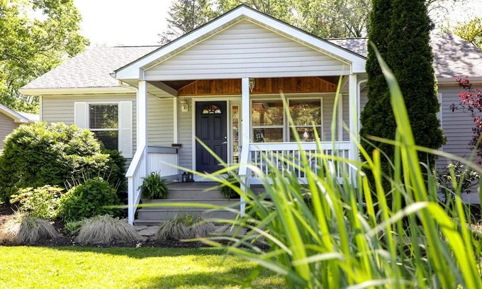 New Buffalo Cabaña | New Buffalo Beach - SW Lake Michigan - Beaches, Wineries & Breweries