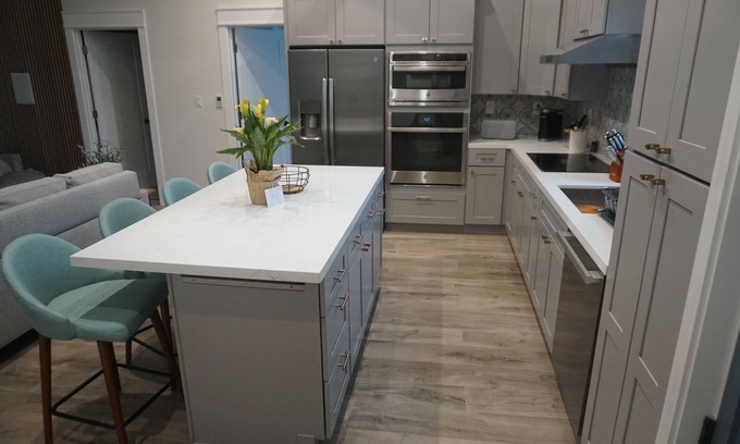 Live Oak Casa | New Build, 1-bedroom house with AC full-kitchen nestled in redwoods 5 M to beach