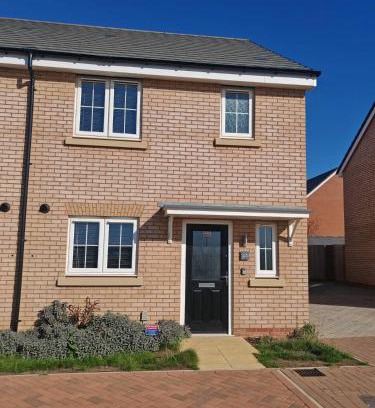 Wellingborough Casa | New Build - Free Parking - Wifi - Contractors