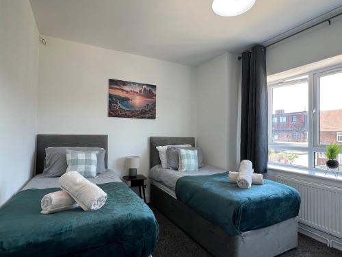 Waltham Cross Casa | New Build-Free Parking-EV charging-3 Bedrooms-3 showers