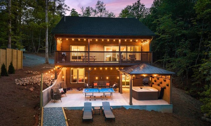 Cleveland Cabina | New Build | Lake Fun | Near Helen