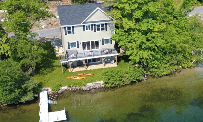 New Durham Casa | New Build Merrymeeting Lake Waterfront - Crystal Clear Water, Dock, Kayaks, A/C