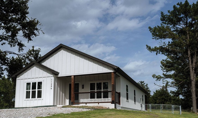 Lowell Casa | New build near Beaver Lake