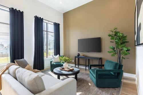Nashville Casa | New Build Sleeps 12 2 Condos Modern Design Near Downtown Nashville