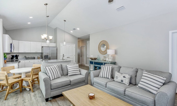 Ono Island Casa | New Build w/4 Beach Cruisers | Pet Friendly w/Fenced Yard & Fire Table |Playground |Minutes to Beach