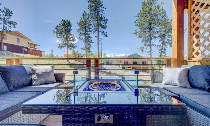 Woodland Park Casa | NEW BUILD w/ EV CHARGER. Ice-melt system in driveway