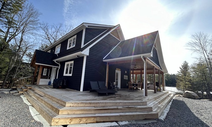 Muskoka Lakes Cabaña | New Build with Hot Tub & Steam Room, bonfire pits, flatland & sun all day :)
