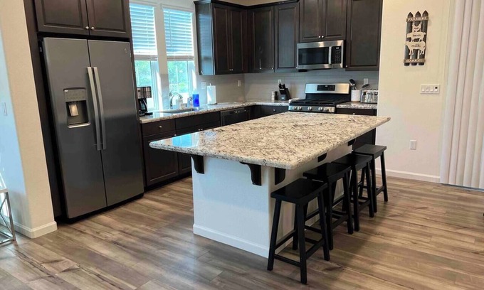 Roseville Casa | New built*corp/insurance housing*pet*24/7Access