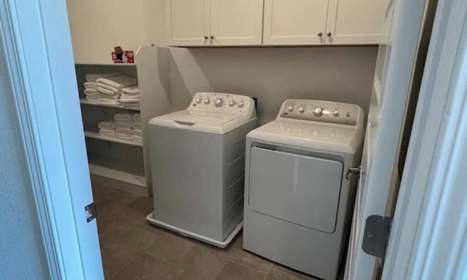 Roseville Casa | New Built pet corp/insurance Housing 24/7 access: ATTN: ALL new furniture by 7/3