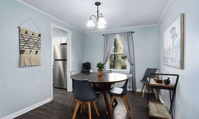 Shawnee Casa | New Bungalow 3 BR+King Beds Mins to DT KC