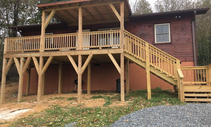 Spruce Pine Cabina | ¡Nuevo listado! en 12 acres con jacuzzi ¡Justo al lado de Blue Ridge Pkwy! Dicha pastoral