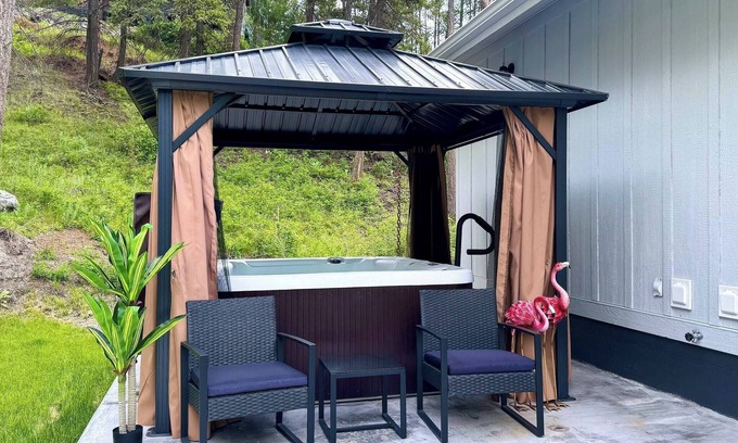 Somers Cabina | Cabin w/ Private Hot Tub, 2 Firepits, BBQ, Blackstone, Outdoor & Lake Adventures