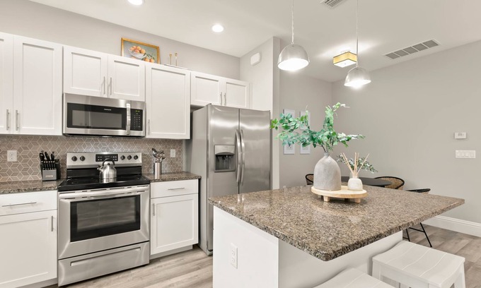 Safety Harbor Apartamento | NEW Canopy Cabana Luxury Downtown Apt