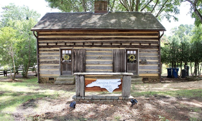 Mocksville Cabina | New! Carolina Frost Cabin in Downtown Mocksville