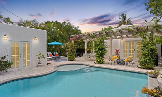 Flamingo Parks Casa | New! Casa Biscayne, with experienced top Super Host!