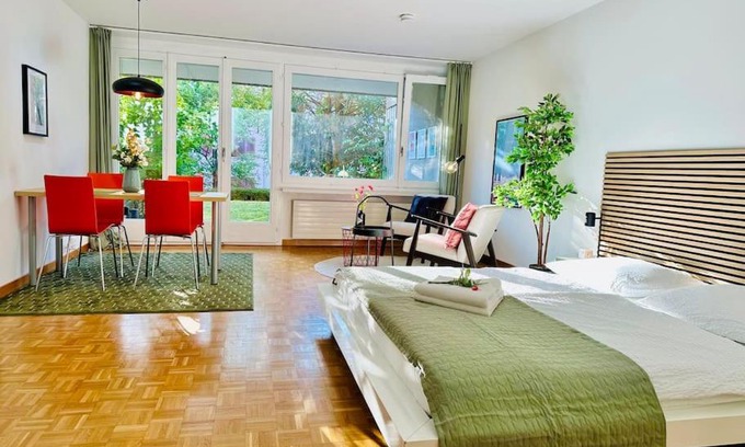 Oerlikon Apartamento | New, central studio with garden terrace and much privacy