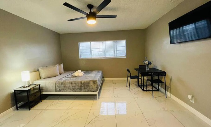 Los Angeles Apartamento | New Centrally! 2 bedroom Apartment in Los Angeles by the Airport.