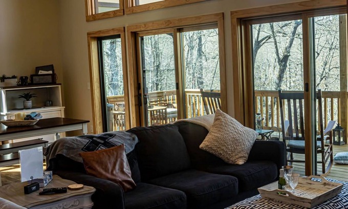 Spruce Pine Casa | New Chalet and the ultimate escape to nature!