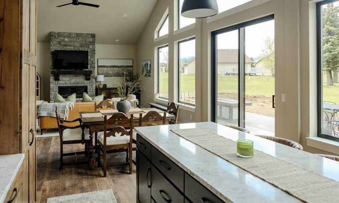 Red Lodge Cabaña | NEW charming 3 bedroom cottage nestled on the scenic Red Lodge Golf Course