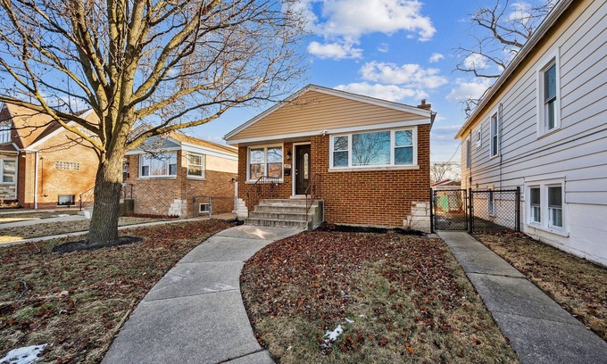 Dunning Casa | NEW! Charming Belmont Heights Oasis