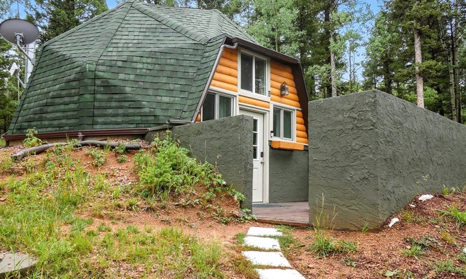 Divide Cabina | NEW! Charming Cabin w/Scenic Views near UC Health