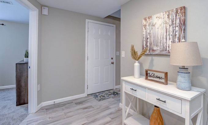 Lindenwald Casa | New Charming & Comfy~Walk to Restaurants~Backyard!