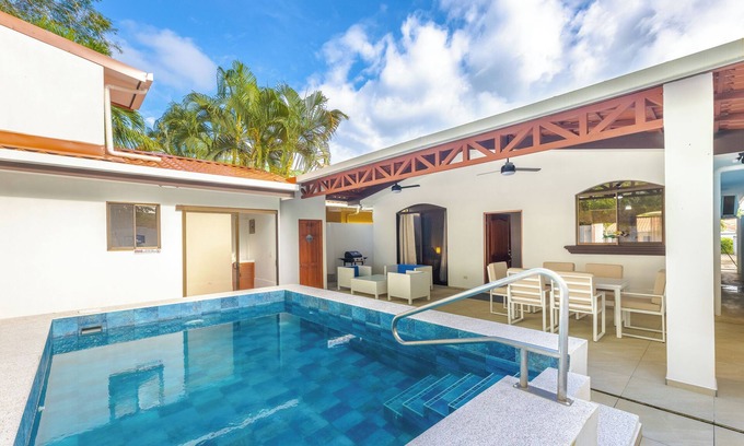 Esterillos Oeste Casa | New charming home in gated community + private pool