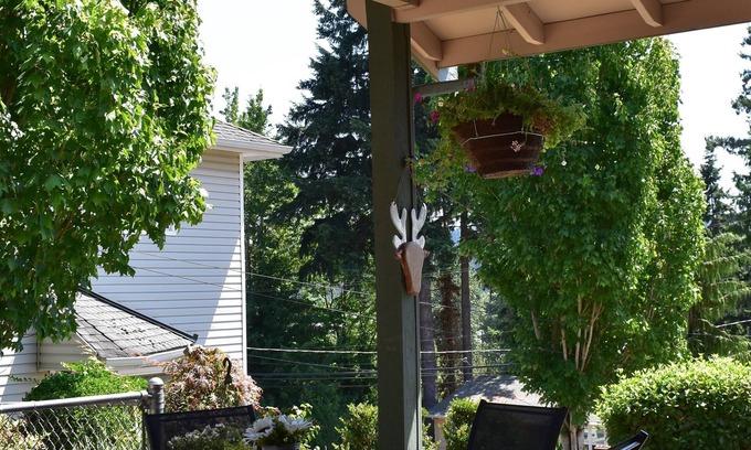 Kenmore Cabaña | New Charming Lakeview Cottage in Downtown Kenmore