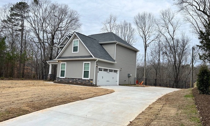 Seneca Casa | New! Charming New Modern 4/2.5 Home in Clemson SC - Just 5 minutes to Clemson U