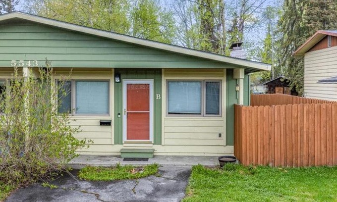Northeast Anchorage Apartamento | NEW! Charming Stay in Anchorage