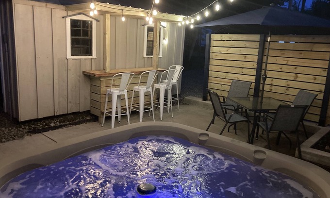 Lakewood Cabaña | NEW Chautauqua Cottage, Lake Views, King Bed & Hot Tub