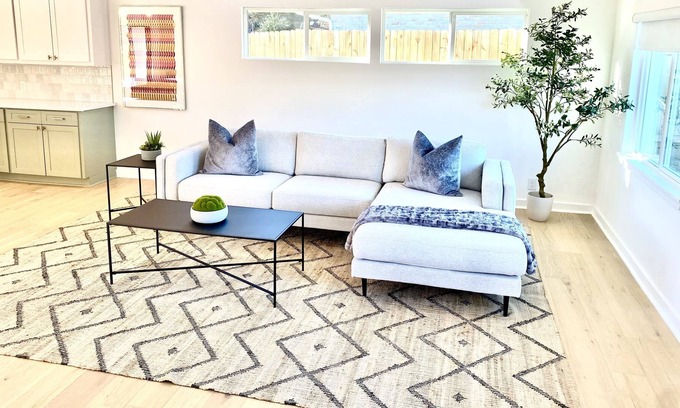 North Austin Civic Association Casa | New! Chic & Modern 3BR Home in North Austin!