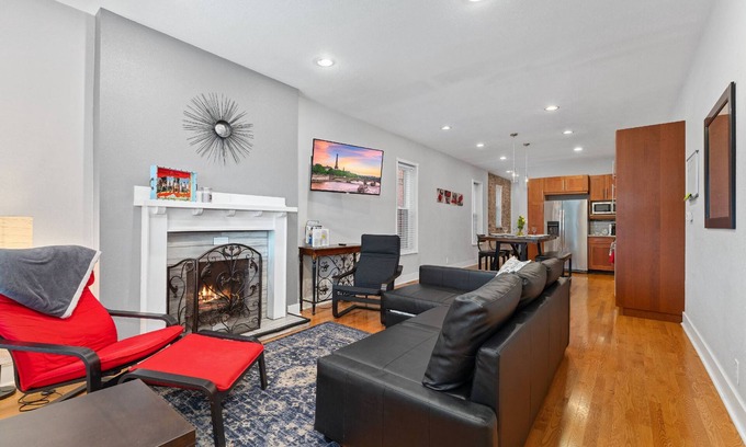 Five Points Casa | New Classic Comfortable Rino Escape. Pets Welcome