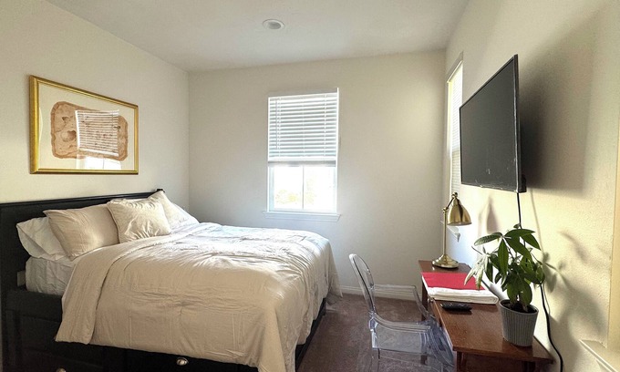 Corona Casa | NEW, CLEAN AND PRIVATE. Charming 1-bedroom house with free WIFI
