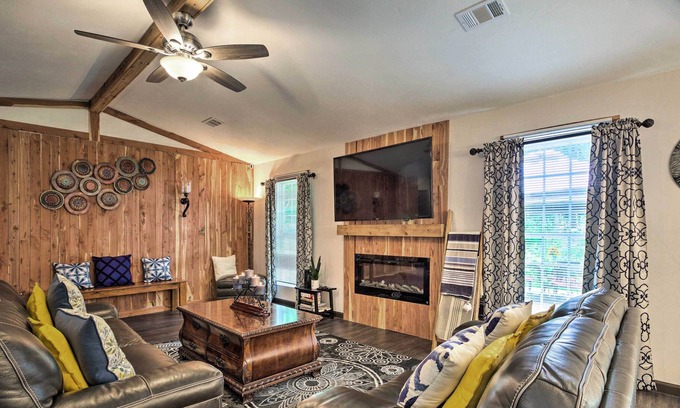 Roswell Casa | NEW! Clean, Cozy & Custom Family Home 25 Mi to ATL
