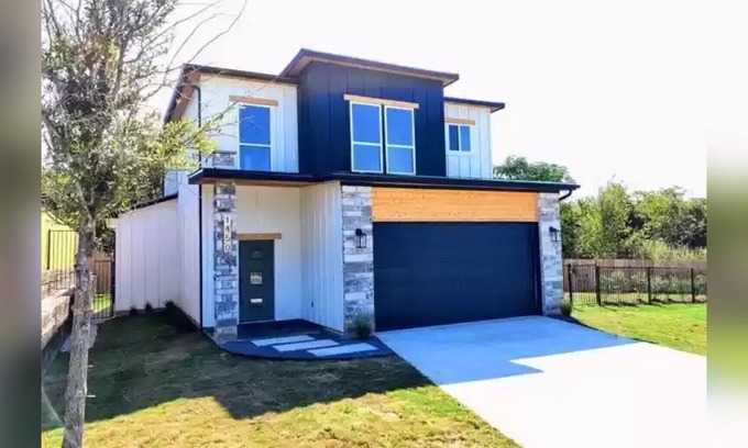 Fort Worth Casa | *NEW* Clean & Modern Living Close to all Fort Worth's best spots