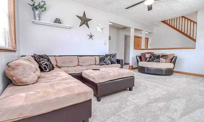 Lincoln Casa | NEW* Close to Downtown | Big Backyard | 4bd 2 b
