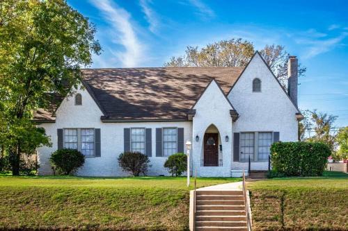 Austin Ave. Casa | New Comfy Bungalow on Washington-Dedicated Office