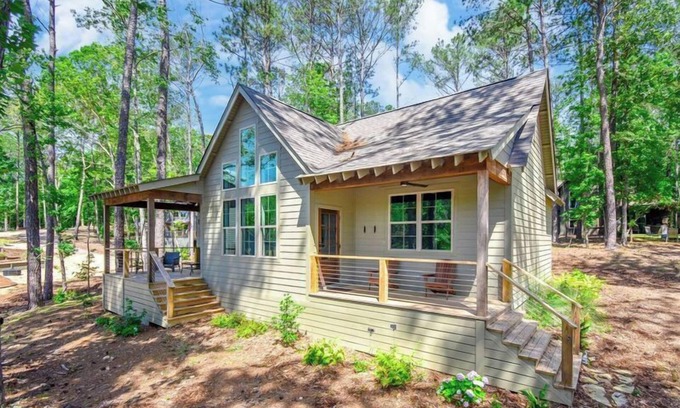 Little Kowaliga Cabina | New Listing! New construction 3 bedroom home w/ water view and water access!