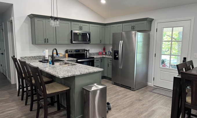 Benton Casa | New construction 3-bedroom home less than 1 mile from Kentucky Lake