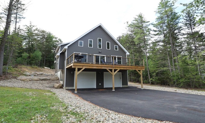 Thornton Casa | New Construction! Beautiful Pet Friendly Home to spend your vacation in the White Mountains (HH11T)