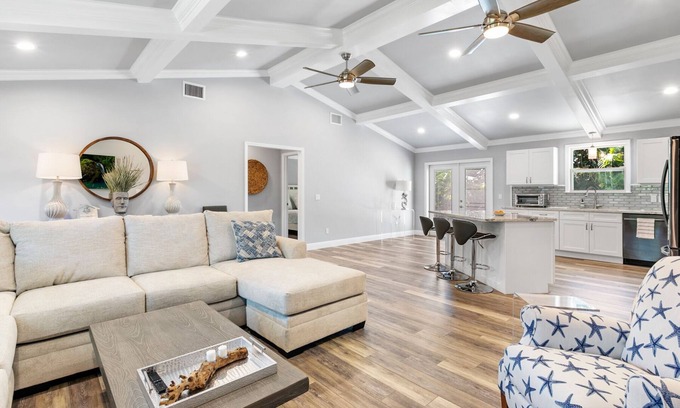 Hobe Sound Casa | New Construction- Hot Tub - 1.3m to Beach, 2 KING Beds.