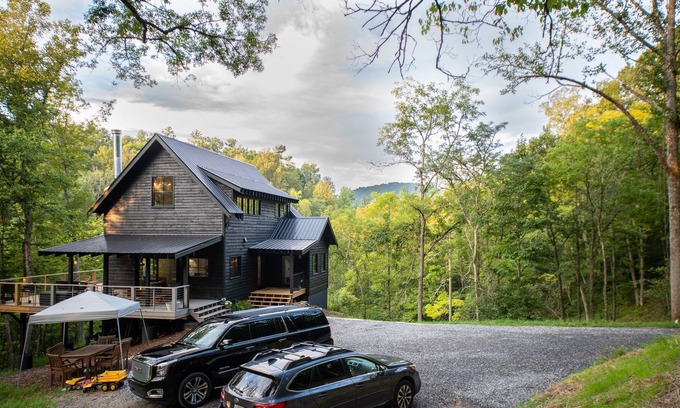 Weaverville Casa | New construction located on 15 acres with private frontage on the Big Ivy River