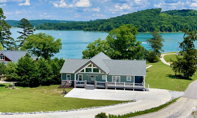 La Follette Casa | New Construction Modern Lakefront w/ Hot Tub, Covered Deck & 2 Slip Private Dock