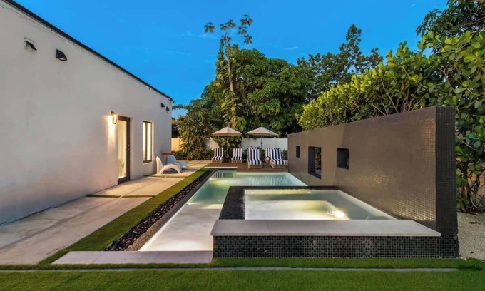 Golden Glades Casa | New Construction Villa/Top Location/Jacuzzi/Bkb CT