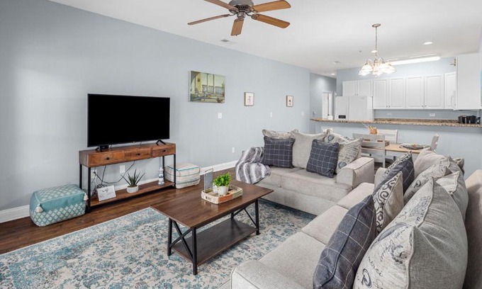 Carolina Forest Apartamento | NEW Contemporary 2BR 2BA Coastal Villa 15 Mins to the Beach