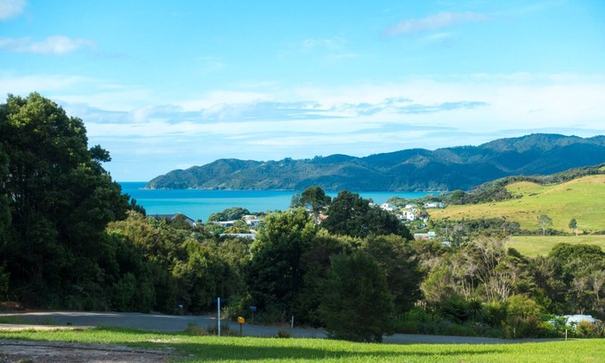 Coopers Beach Cabina | New, contemporary cabin with wide views